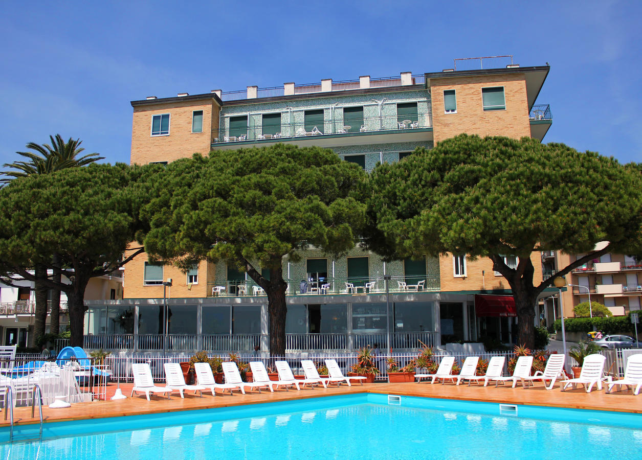 Hotel Mayola San Bartolomeo Al Mare Exterior photo