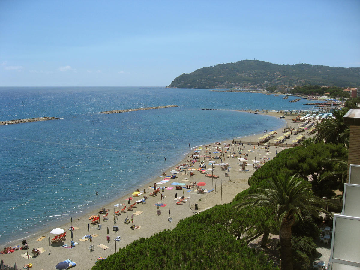 Hotel Mayola San Bartolomeo Al Mare Exterior photo