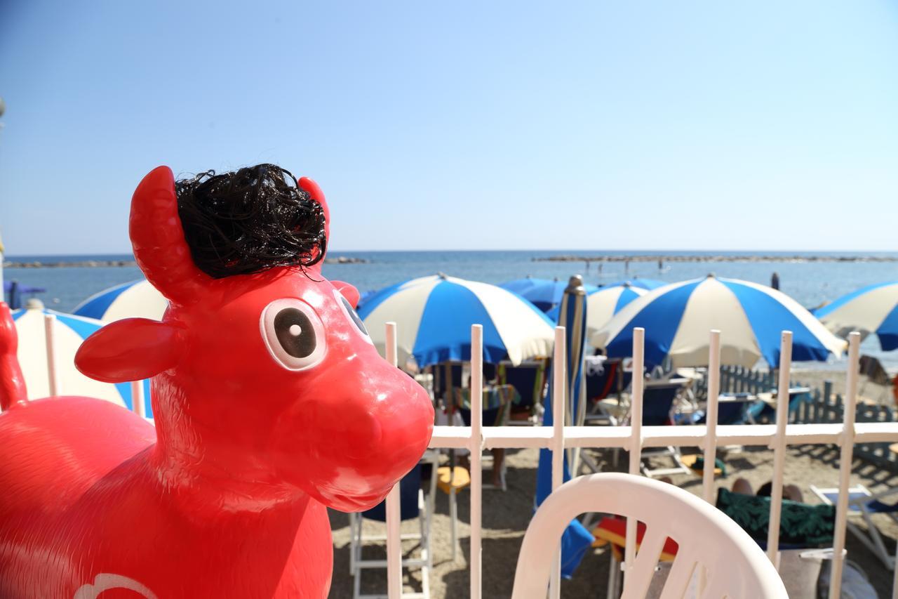 Hotel Mayola San Bartolomeo Al Mare Exterior photo