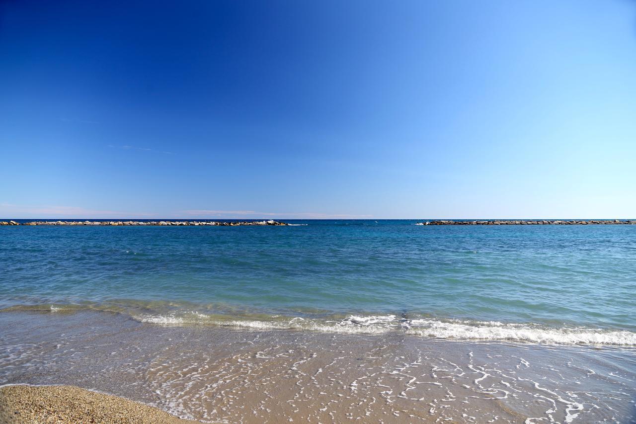 Hotel Mayola San Bartolomeo Al Mare Exterior photo